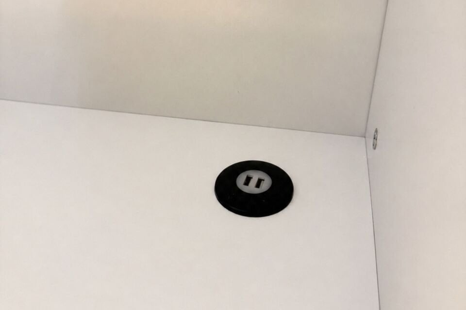 Veni Ledli USB Girişli Kitaplıklı Çalışma Masası Beyaz